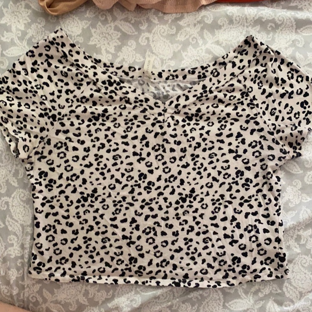 White crop top with black cheetah print (L)